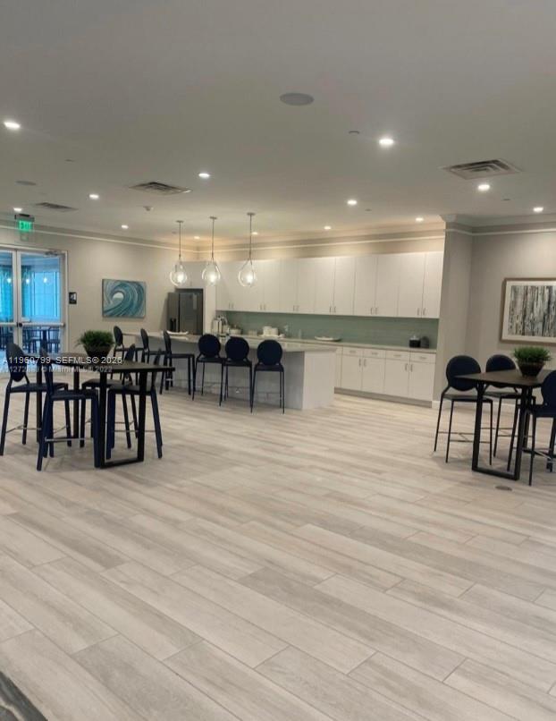 CRYSTAL LAKE 1ST SEC - Residential Lease