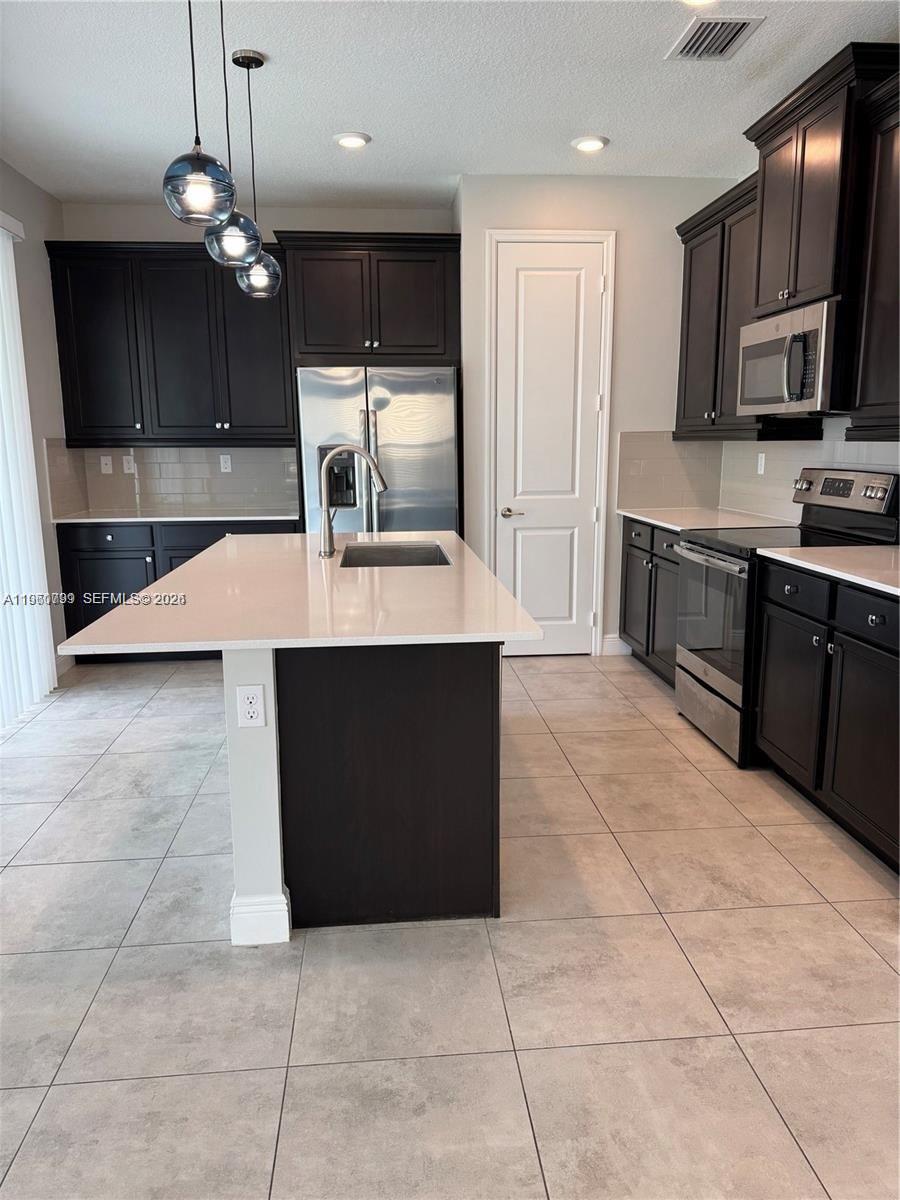 CRYSTAL LAKE 1ST SEC - Residential Lease