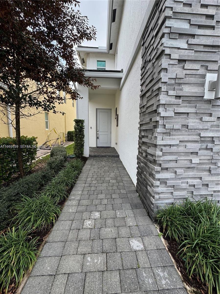 CRYSTAL LAKE 1ST SEC - Residential Lease