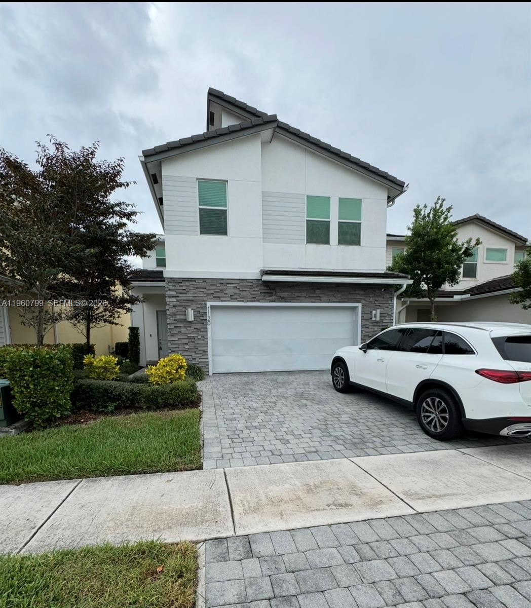 CRYSTAL LAKE 1ST SEC - Residential Lease