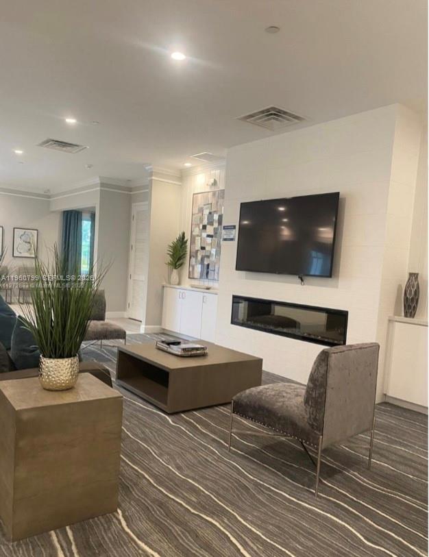 CRYSTAL LAKE 1ST SEC - Residential Lease