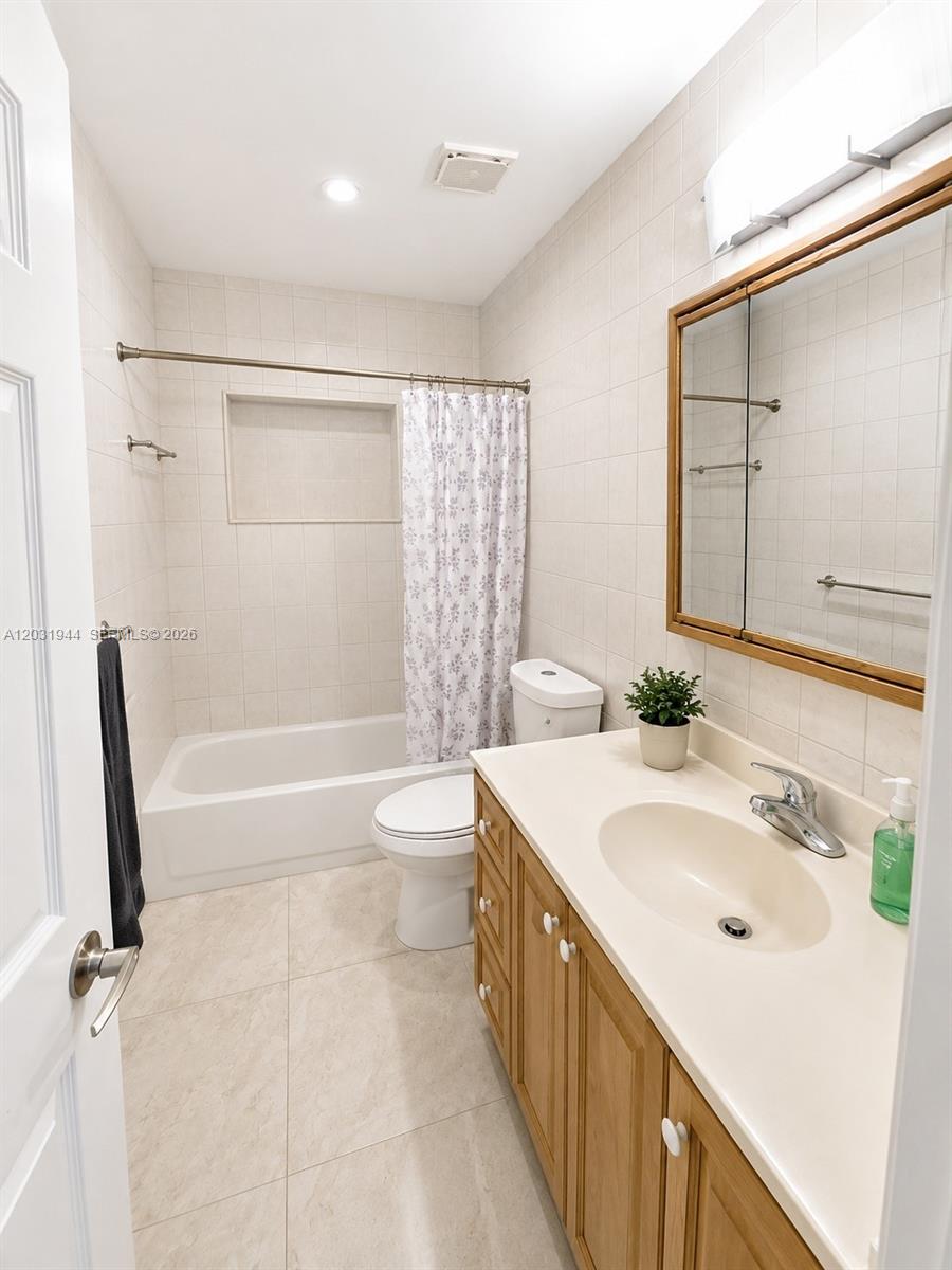 GULFSTREAM ESTATES - Residential Income