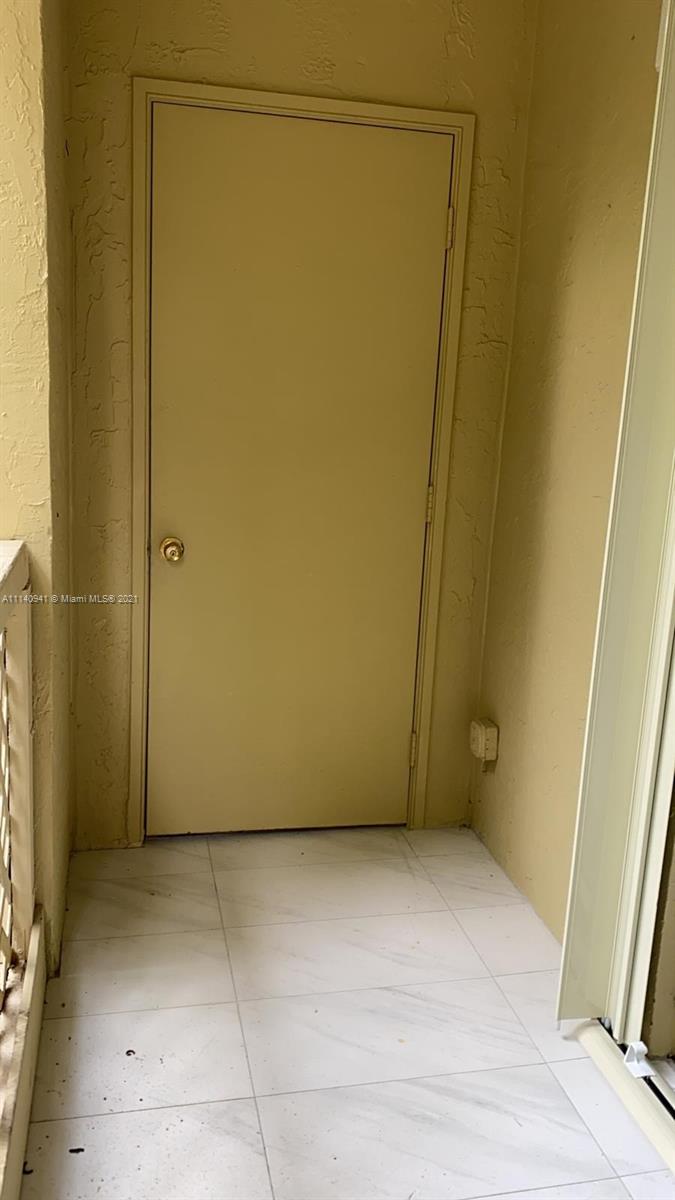 LA HACIENDA COUNTRY CLUB - Residential Lease