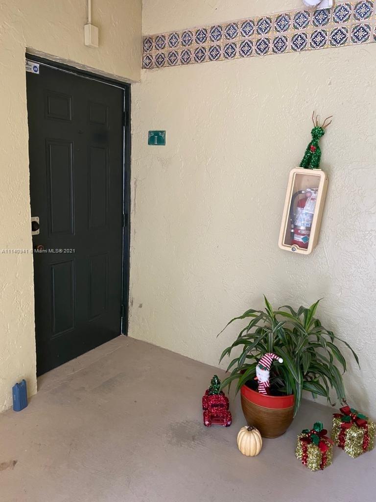 LA HACIENDA COUNTRY CLUB - Residential Lease