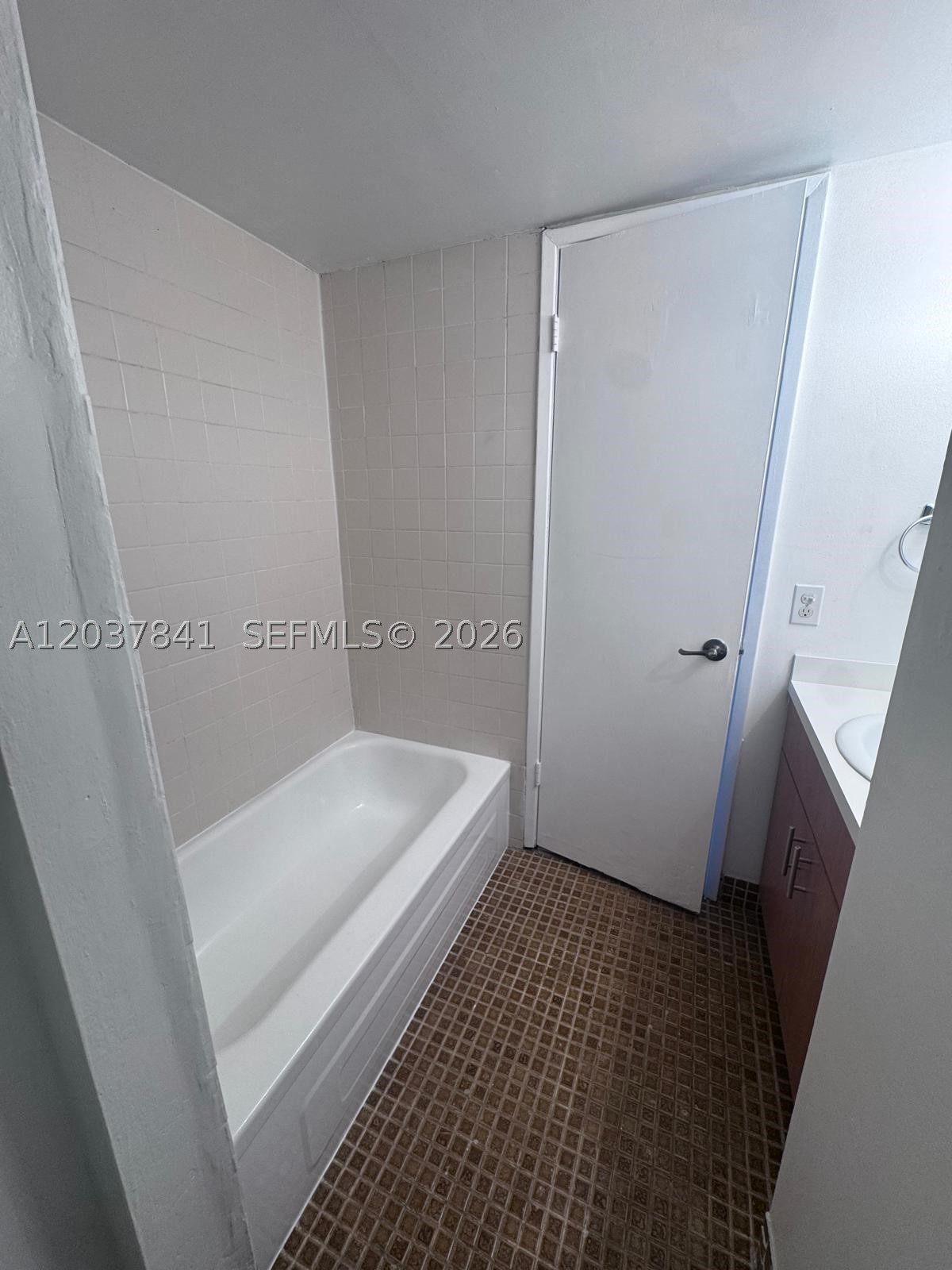 PINEBARK CONDO NO 1 - Residential Lease