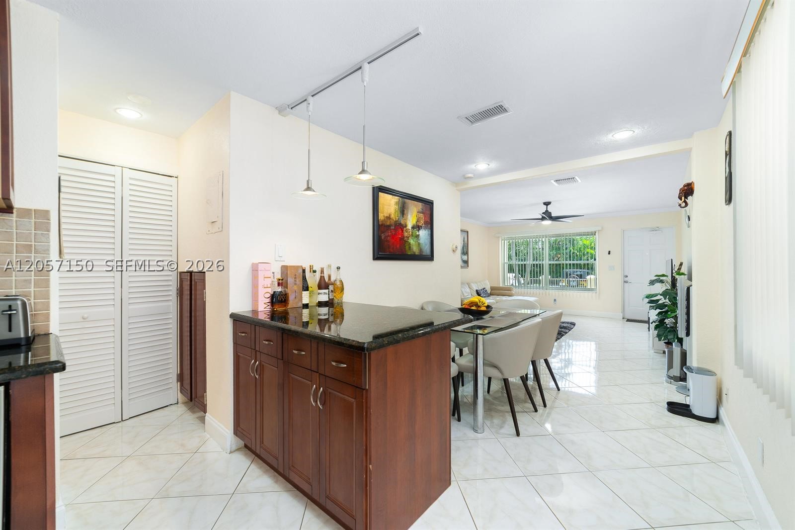 CORAL RIDGE LANDINGS COND - Residential Lease