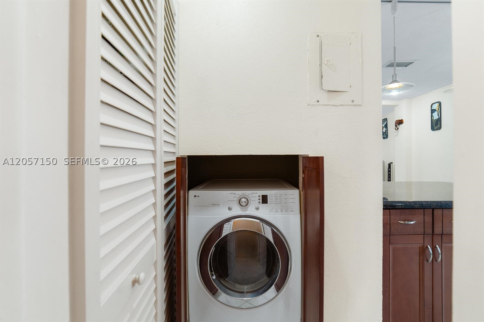 CORAL RIDGE LANDINGS COND - Residential Lease