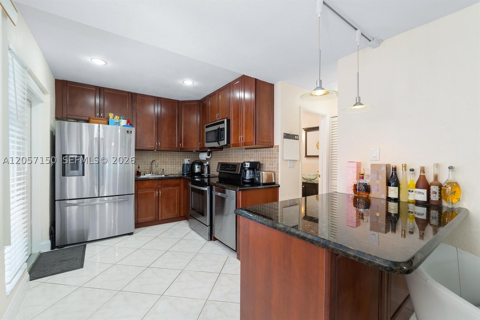 CORAL RIDGE LANDINGS COND - Residential Lease