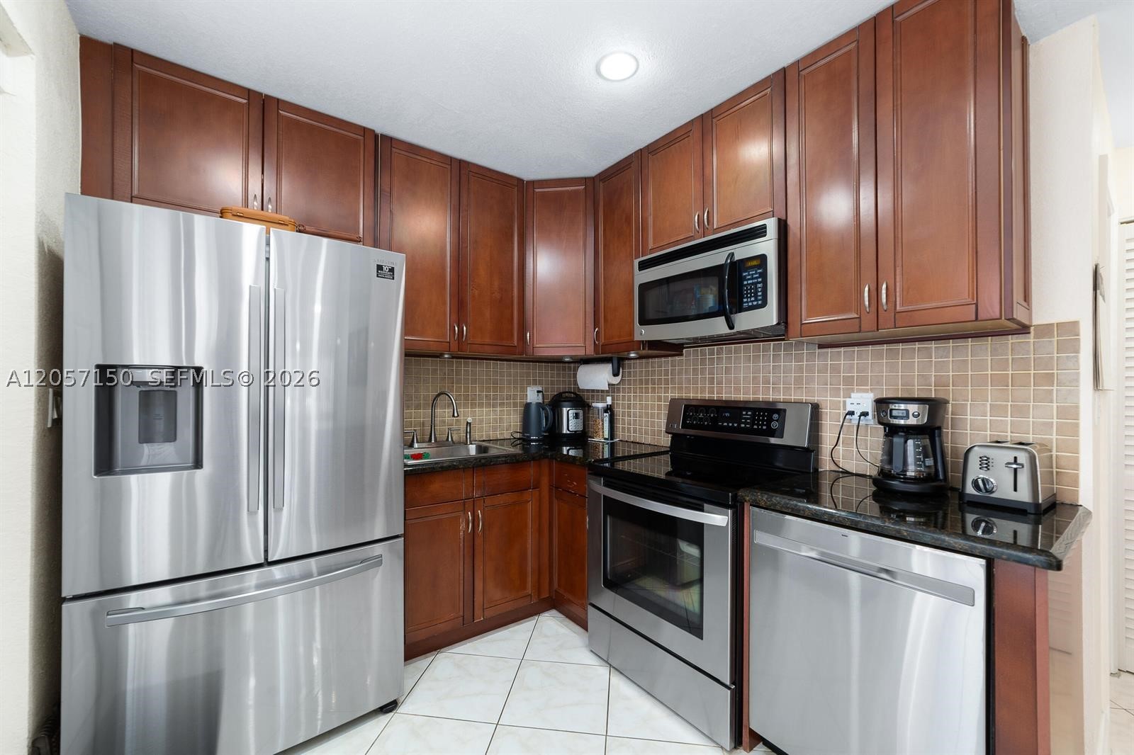 CORAL RIDGE LANDINGS COND - Residential Lease