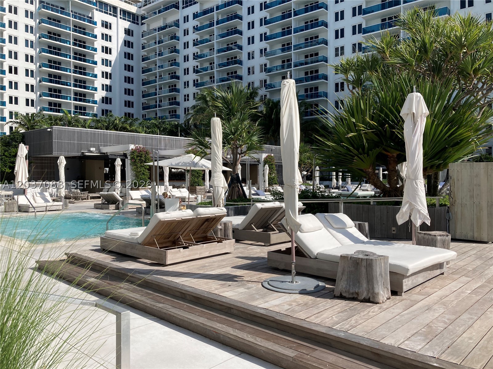 RONEY PALACE CONDO - Residential Lease