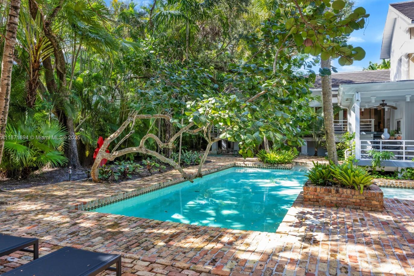 SNAPPER CREEK OAKS - Residential