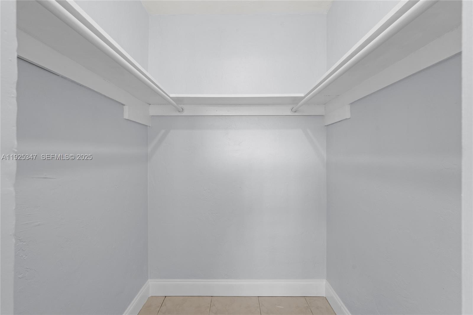 OLAS AZULES CONDO - Residential Lease