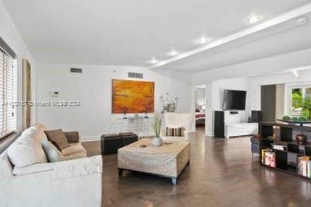 SKY LAKE - Residential Lease