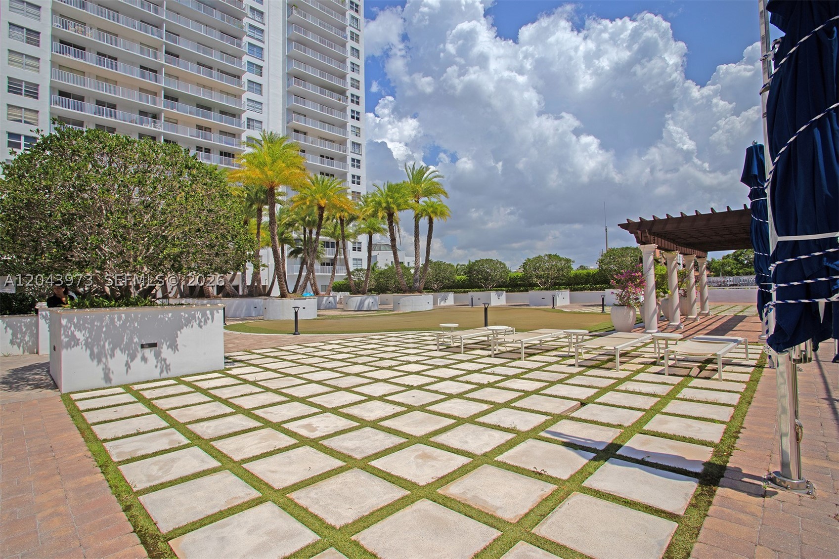 ADMIRALS PORT CONDO WEST - Residential