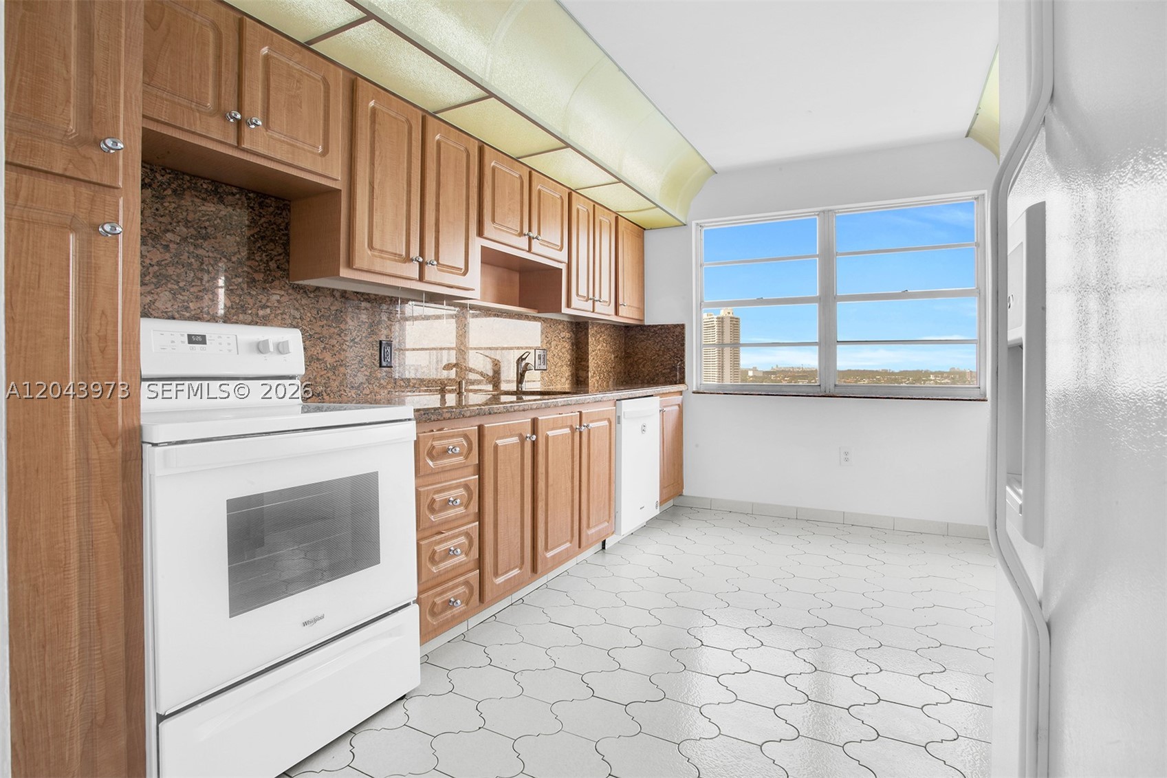 ADMIRALS PORT CONDO WEST - Residential