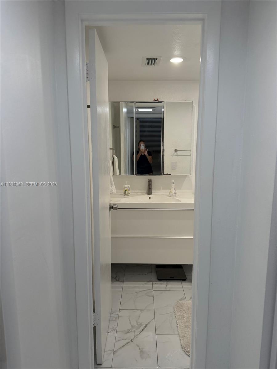 MOON TOWER CONDO - Residential