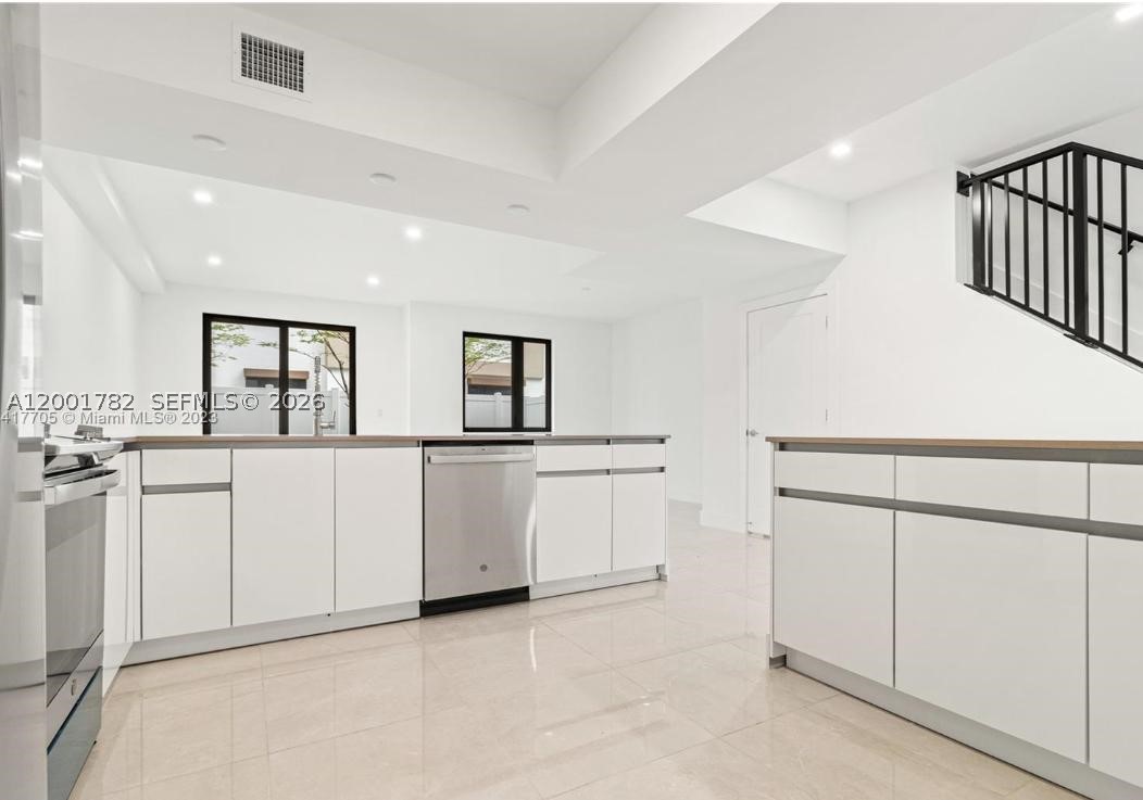 OAKS PLACE - Residential