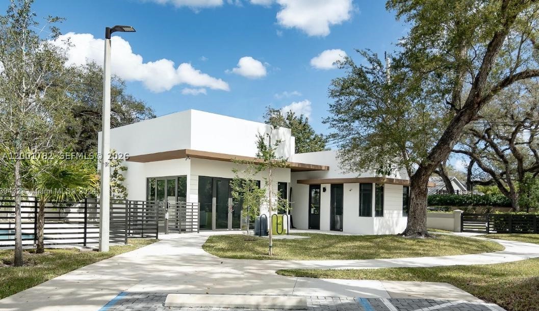 OAKS PLACE - Residential