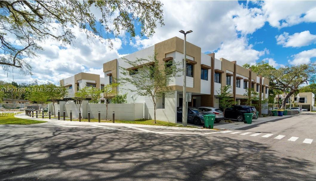 OAKS PLACE - Residential