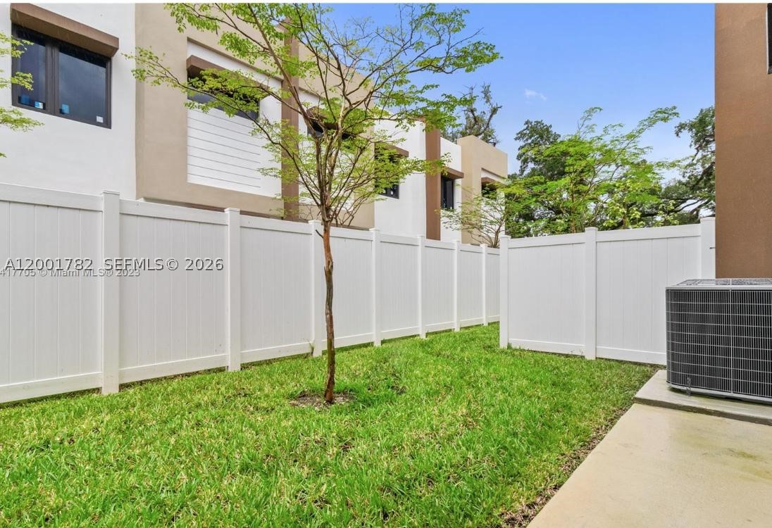 OAKS PLACE - Residential