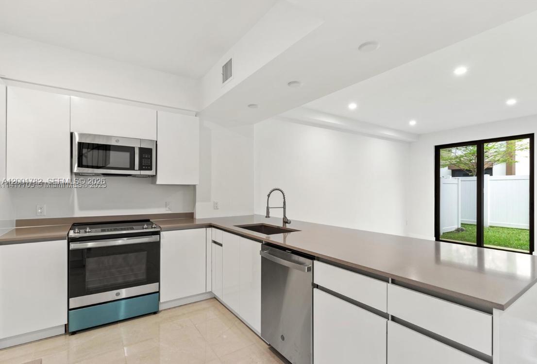 OAKS PLACE - Residential
