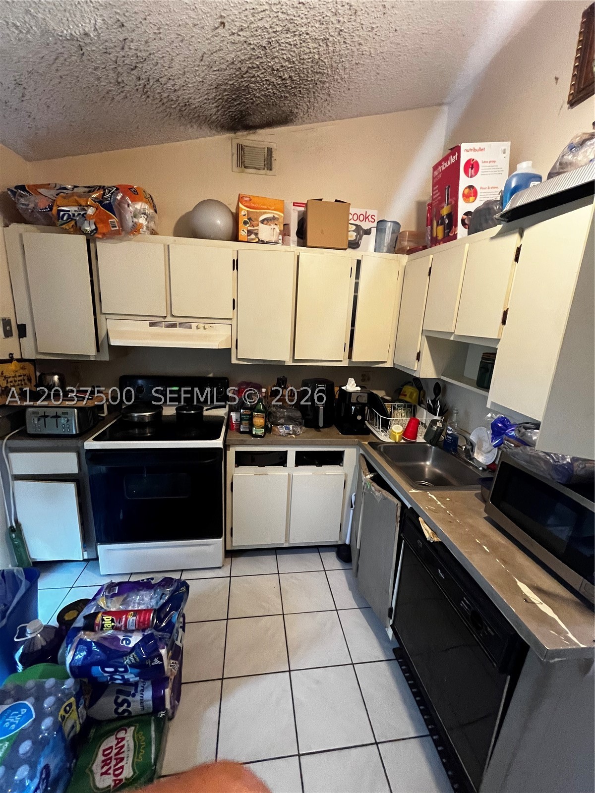 LESLIE PATIO HOMES SEC 2 - Residential