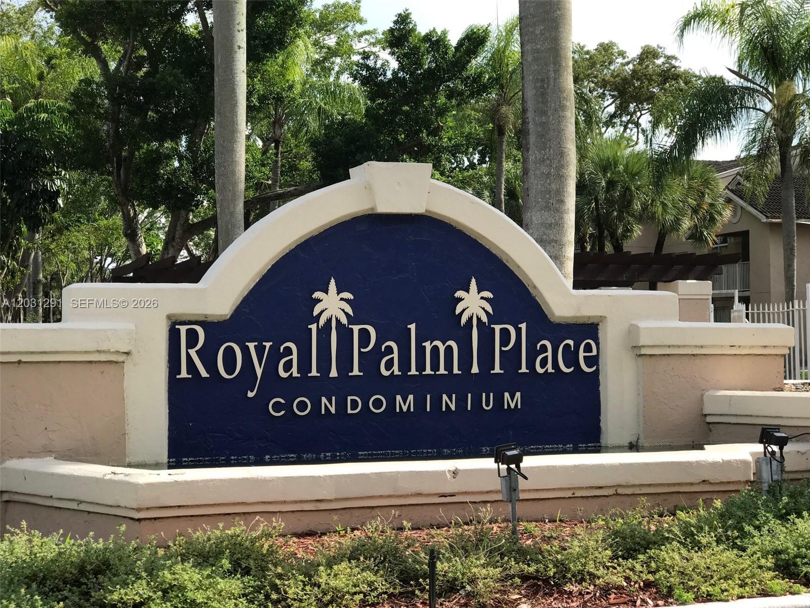 INVESTOR WANTED! LARGE 2/2, THIRD FLOOR, OPEN KITCHEN, LARGE SCREENED IN BALCONY, HIGH CEILINGS, TILE FLOORS, WASHER/DRYER INSIDE THE UNIT, S/S APPLIANCES, STORAGE ROOM. No Assessments. Has Reserves. HOA $487.15/monthly and $212.38/quarterly.