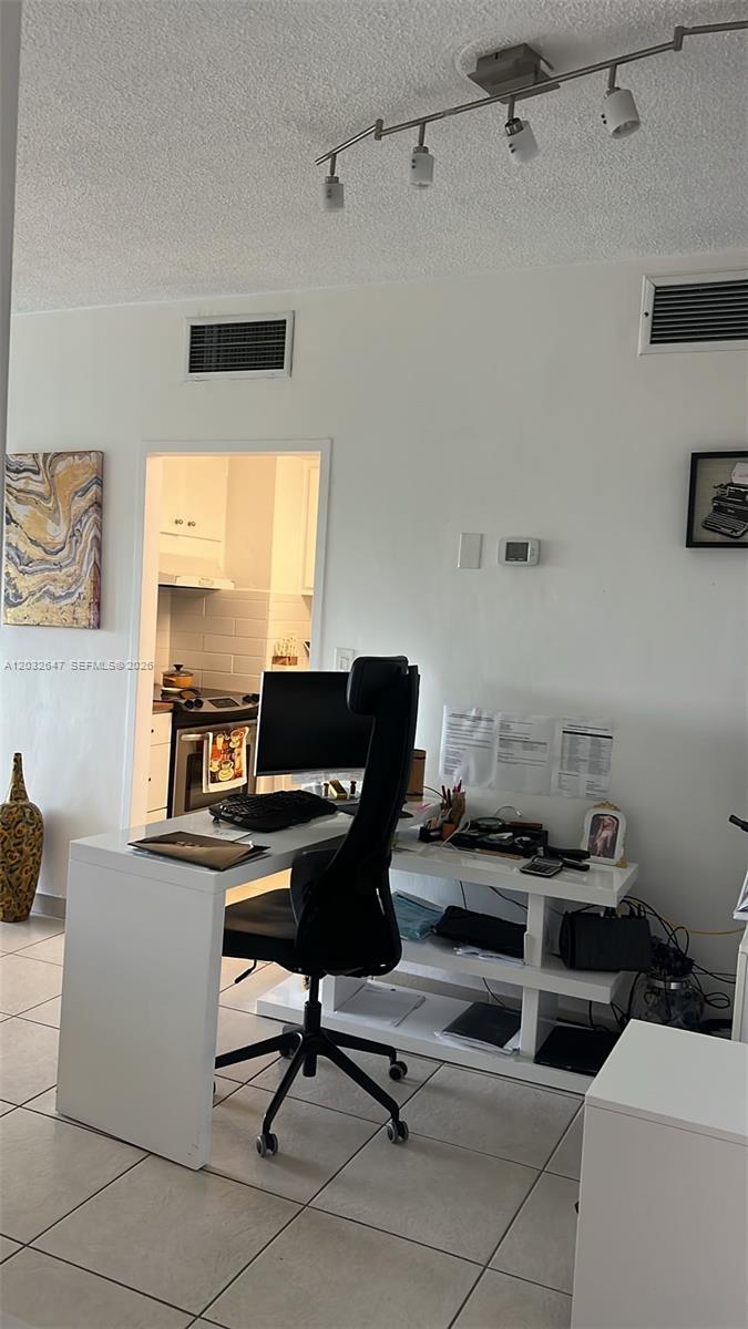 CLIPPER CONDO NO 1 - Residential