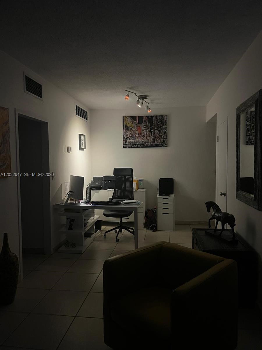 CLIPPER CONDO NO 1 - Residential