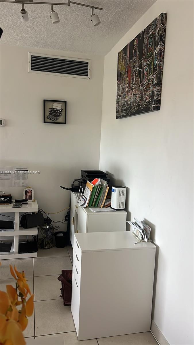 CLIPPER CONDO NO 1 - Residential