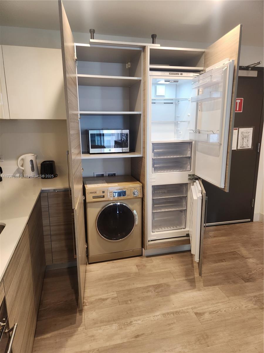 COSTA HOLLYWOOD CONDO - Residential
