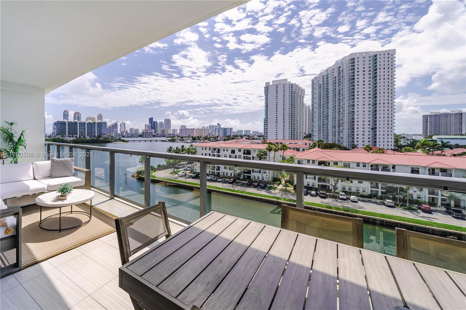 ECHO CONDO - Residential