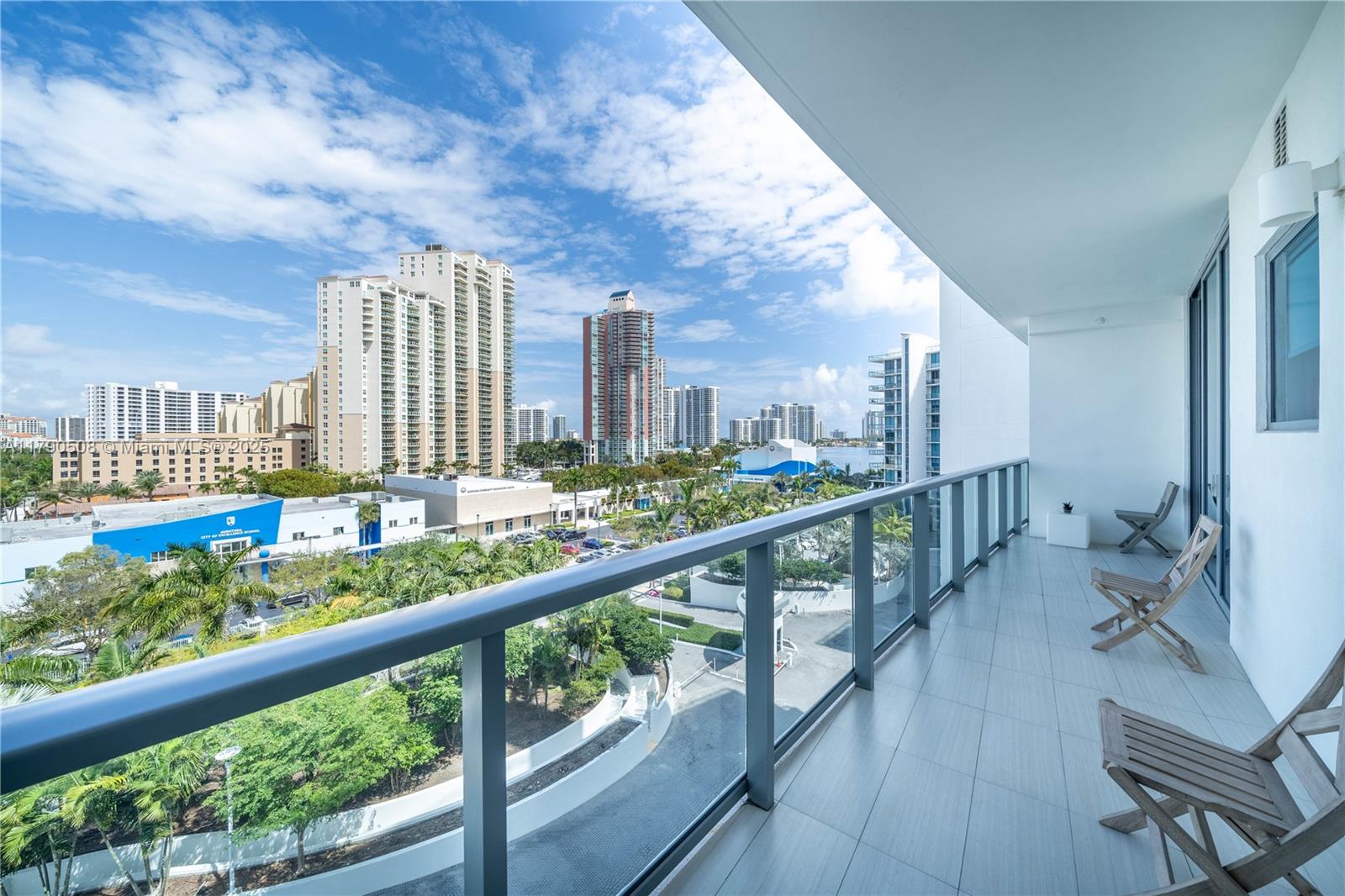 ECHO CONDO - Residential