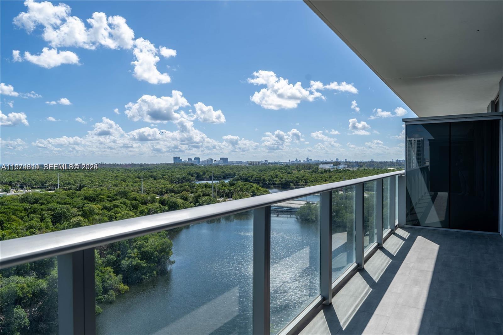 THE HARBOUR SOUTH CONDO - Residential