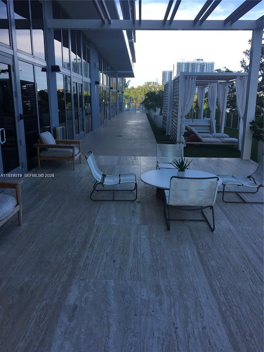 THE HARBOUR SOUTH CONDO - Residential