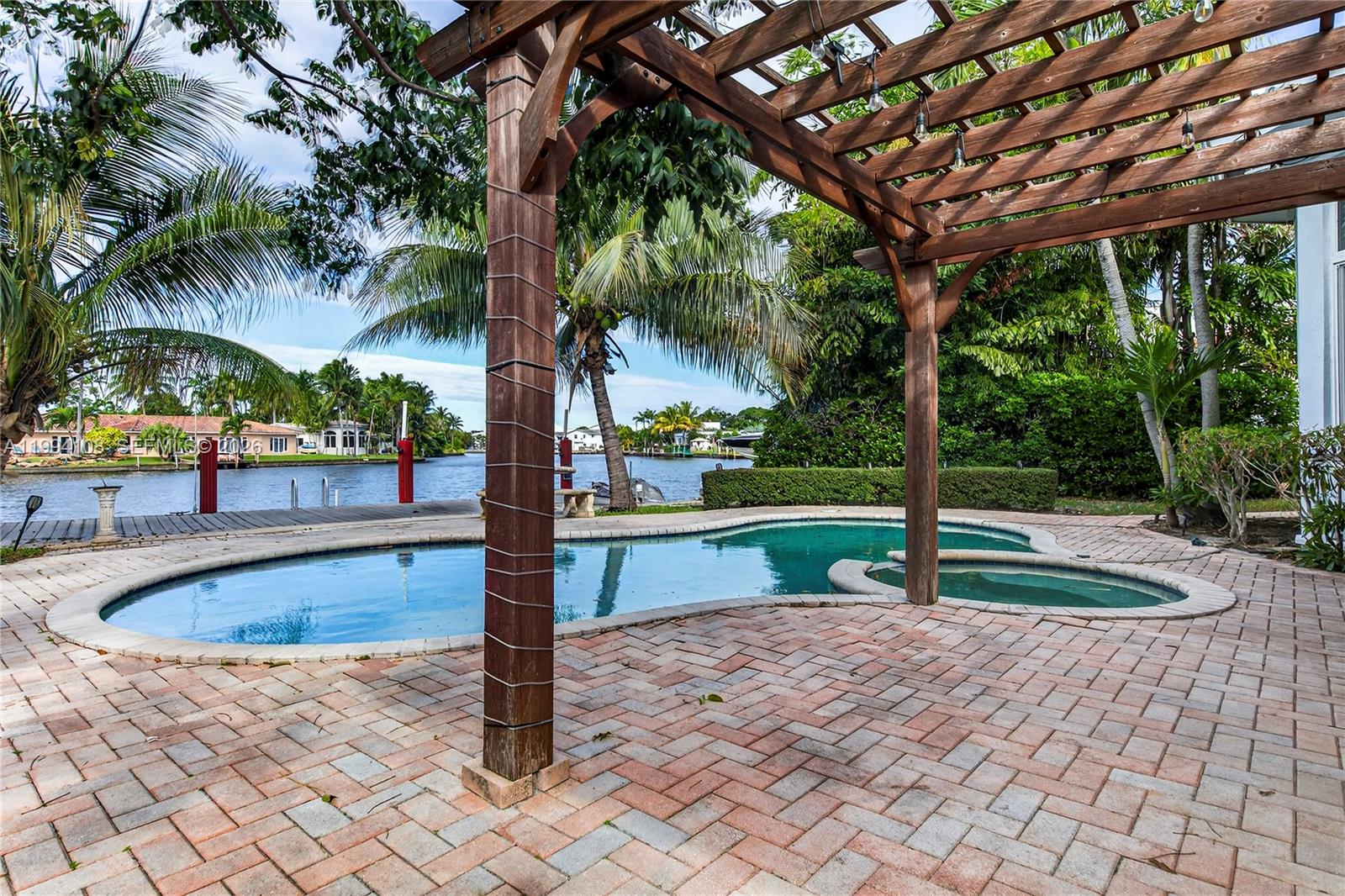 CORAL SHORES AMEND PLAT - Residential