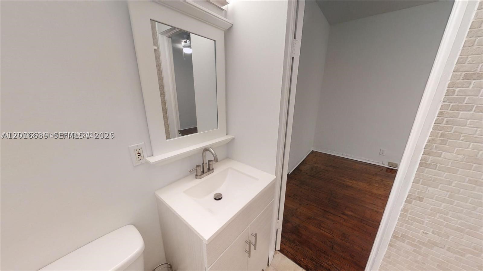 DELPHINE CONDO - Residential