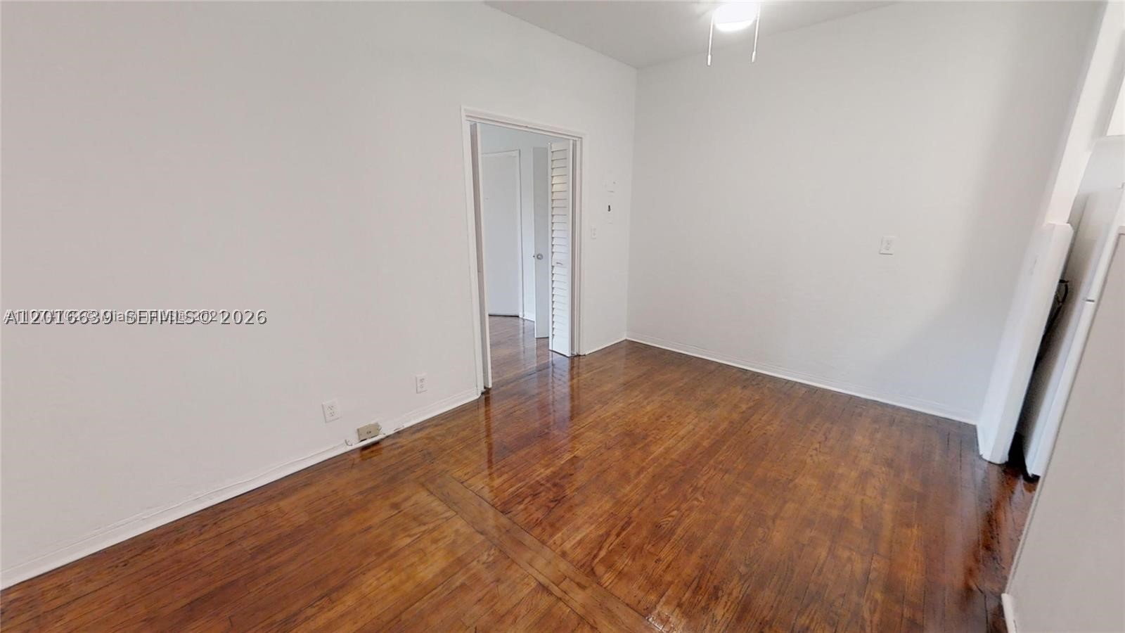 DELPHINE CONDO - Residential