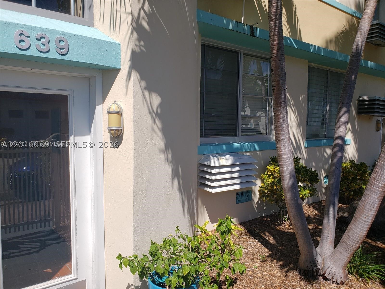 DELPHINE CONDO - Residential