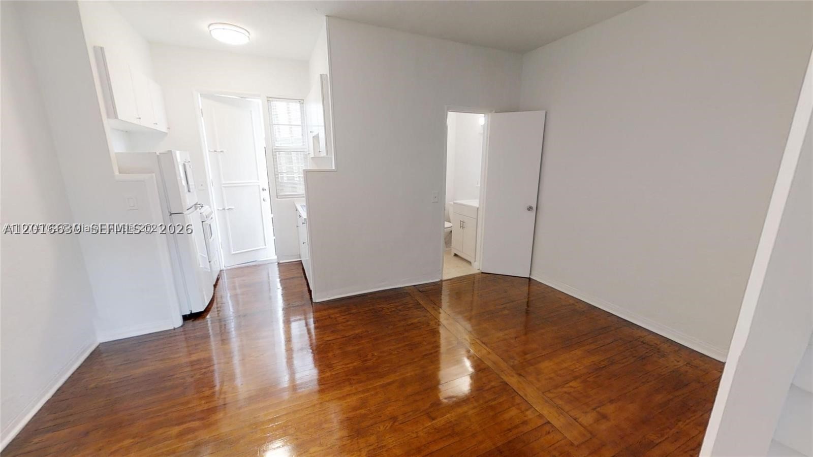 DELPHINE CONDO - Residential