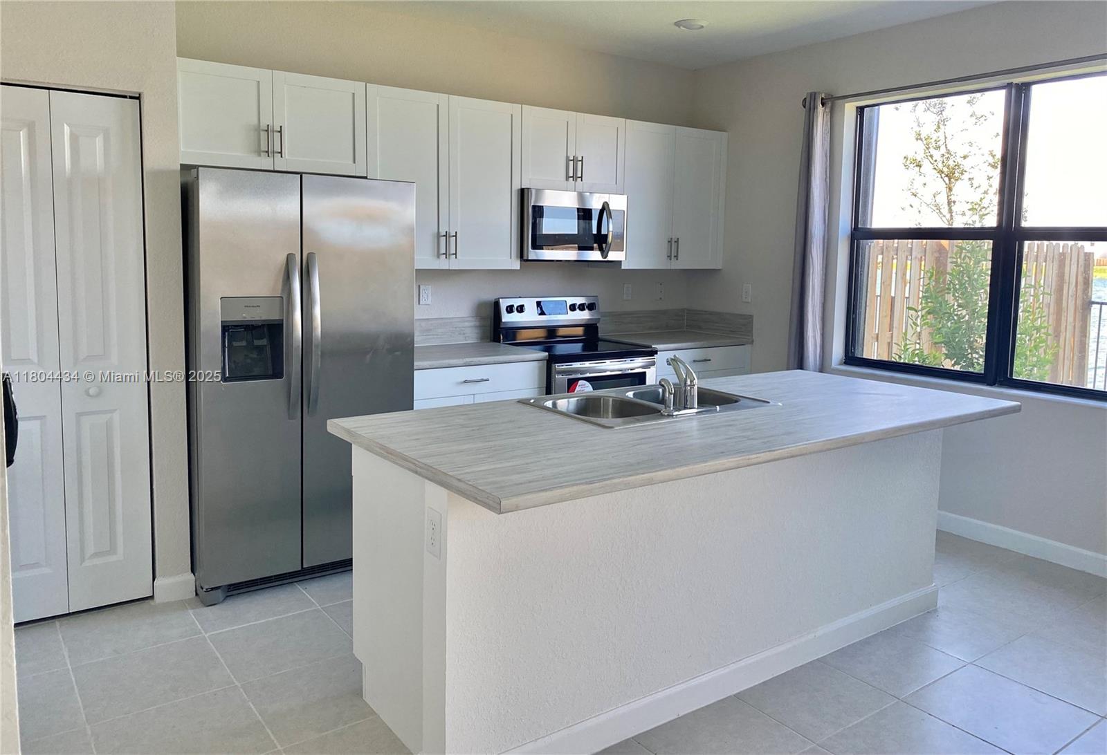 ENCLAVE SOUTH PHASE 1 - Residential Lease