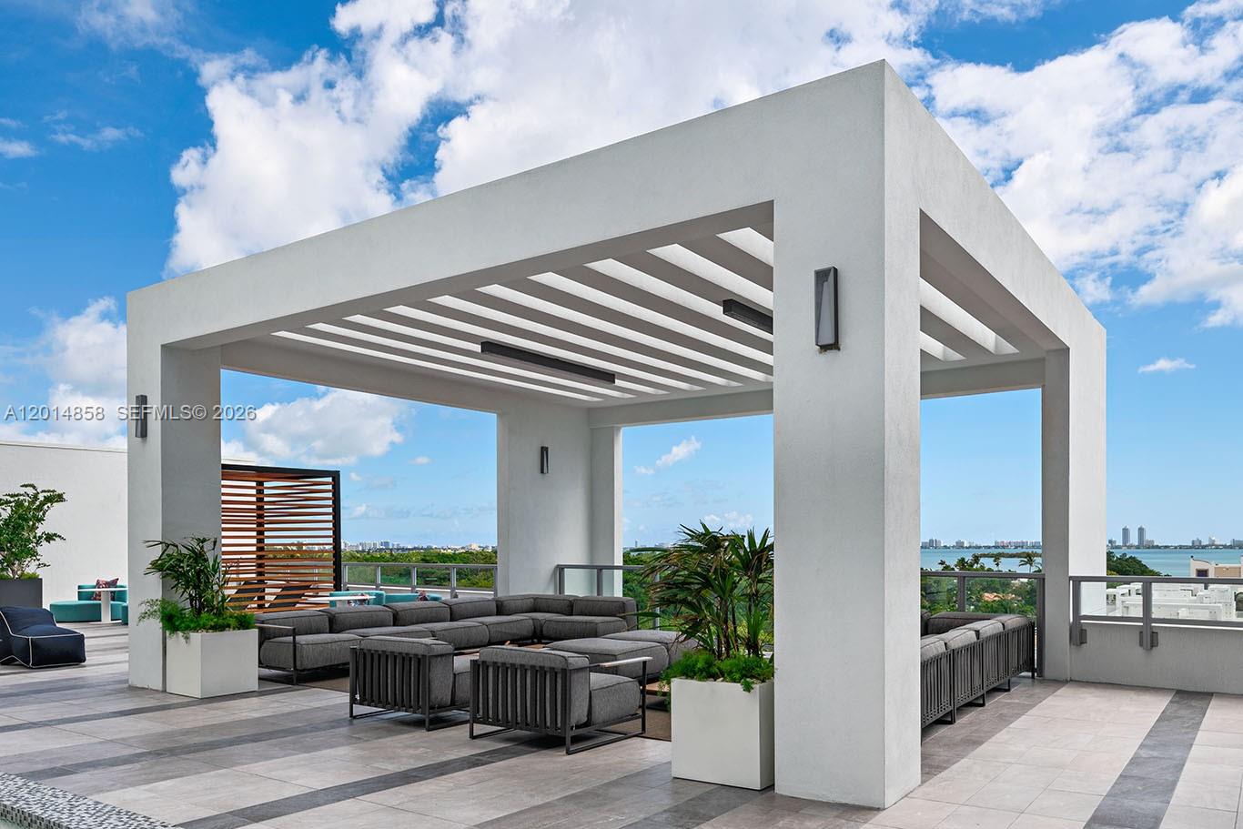 QUADRO CONDO - Residential