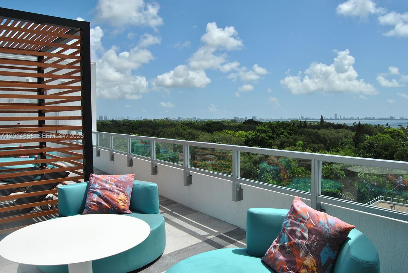 QUADRO CONDO - Residential