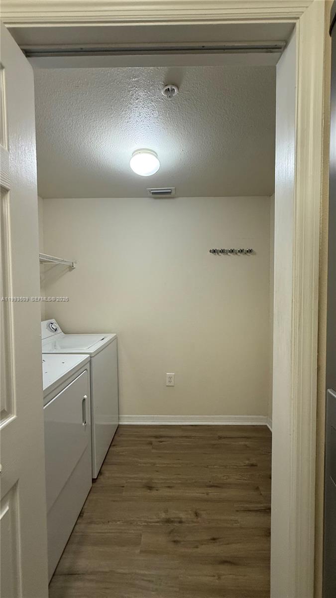 VILLAS AT EMERALD DUNES C - Residential Lease