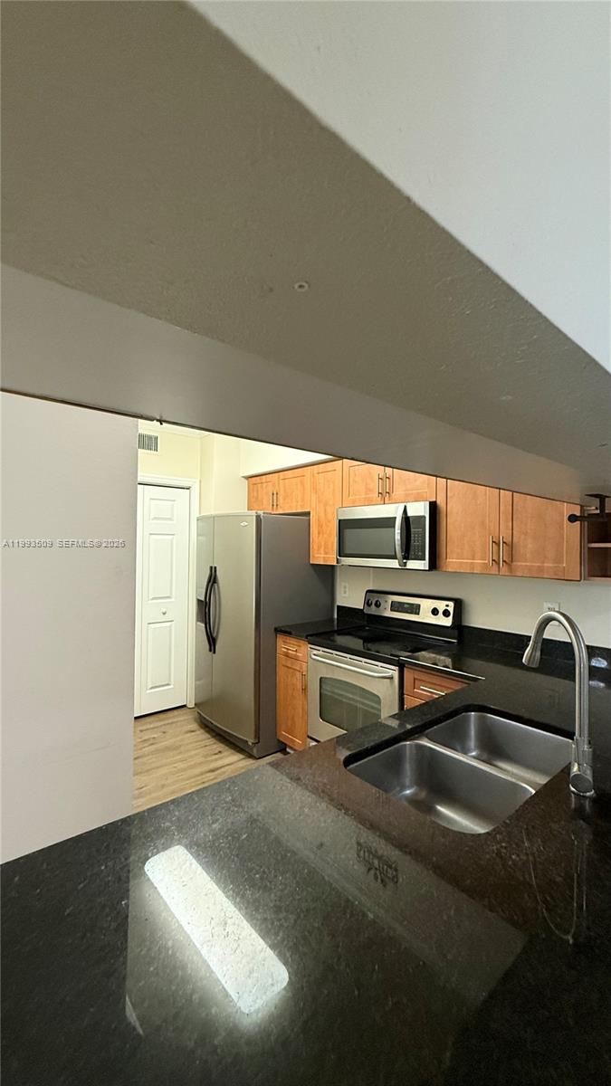 VILLAS AT EMERALD DUNES C - Residential Lease