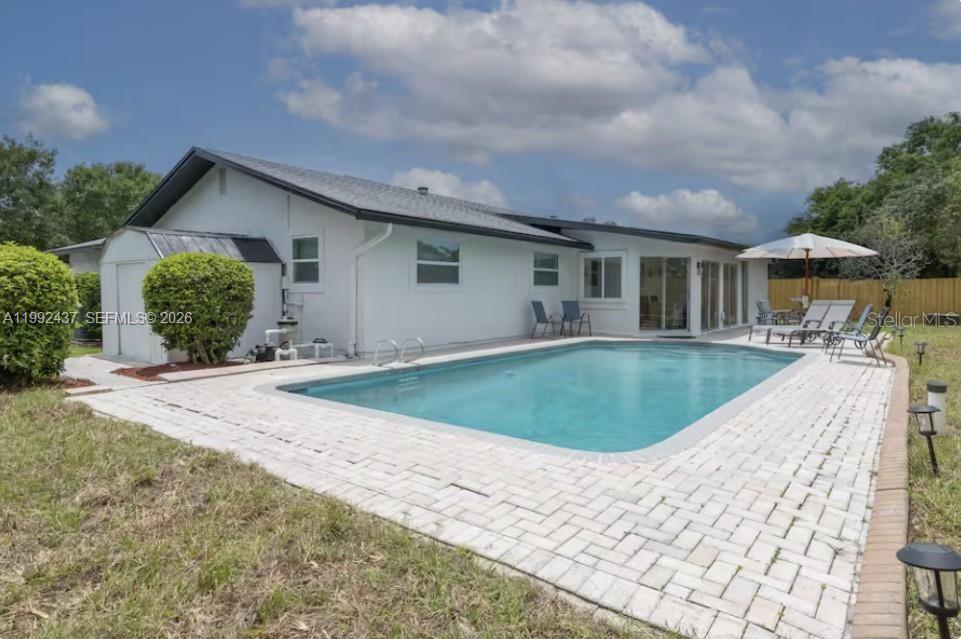 UNIVERSITY SHORES - Residential