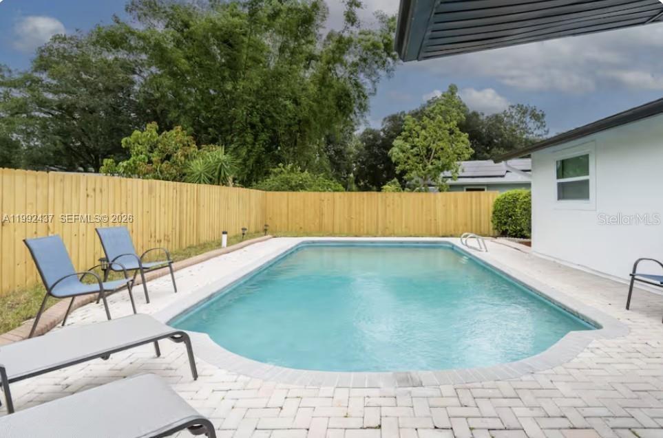 UNIVERSITY SHORES - Residential