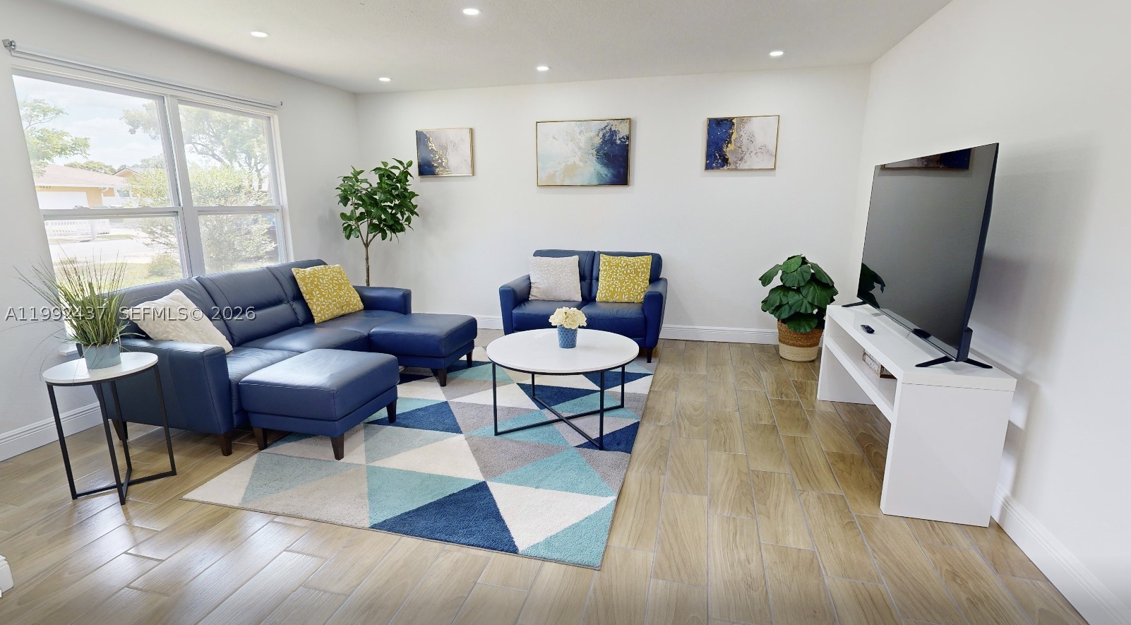 UNIVERSITY SHORES - Residential