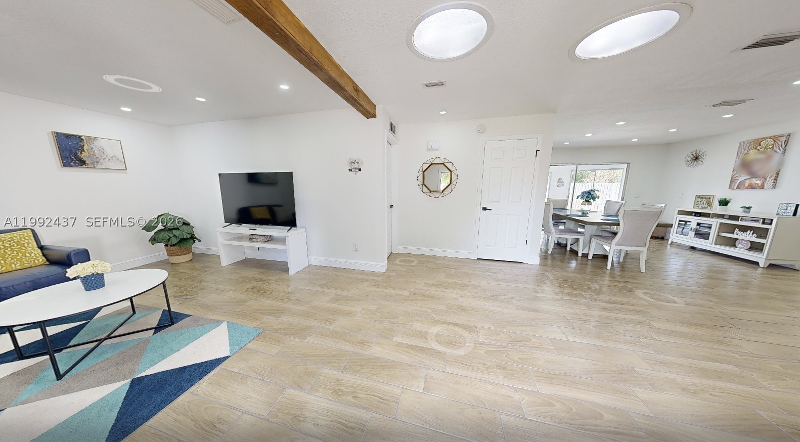 UNIVERSITY SHORES - Residential