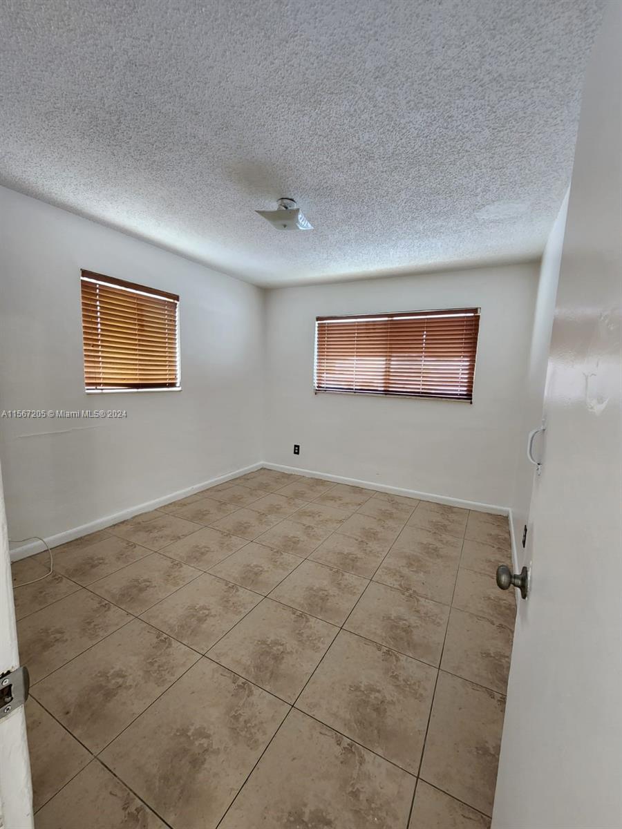 932 MOFFETT CONDO - Residential Lease